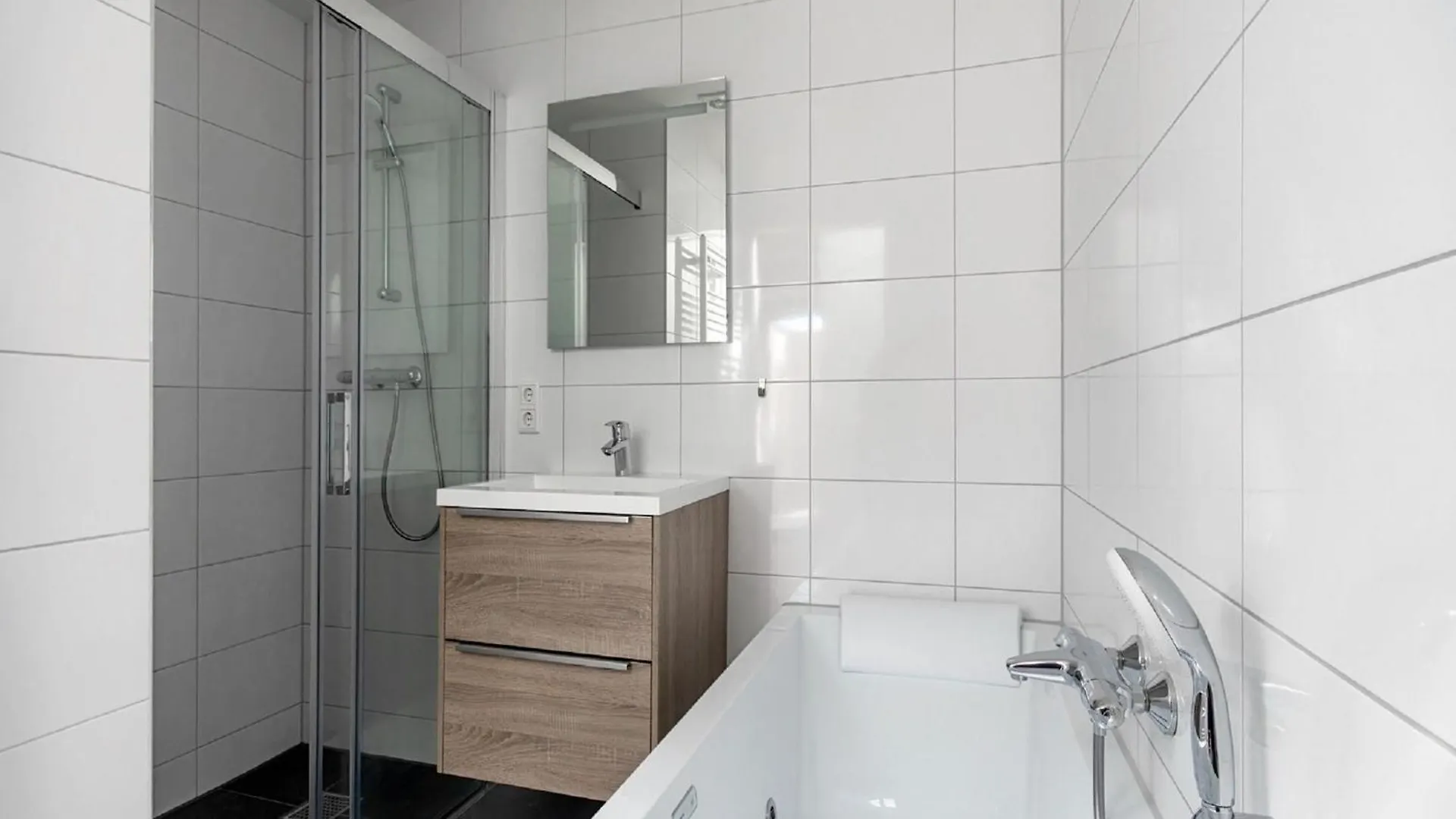 Nice Bungalow With Sauna And Bubble Bath, On A Holiday Park, 4 Km Valkenburg Walem Holiday home