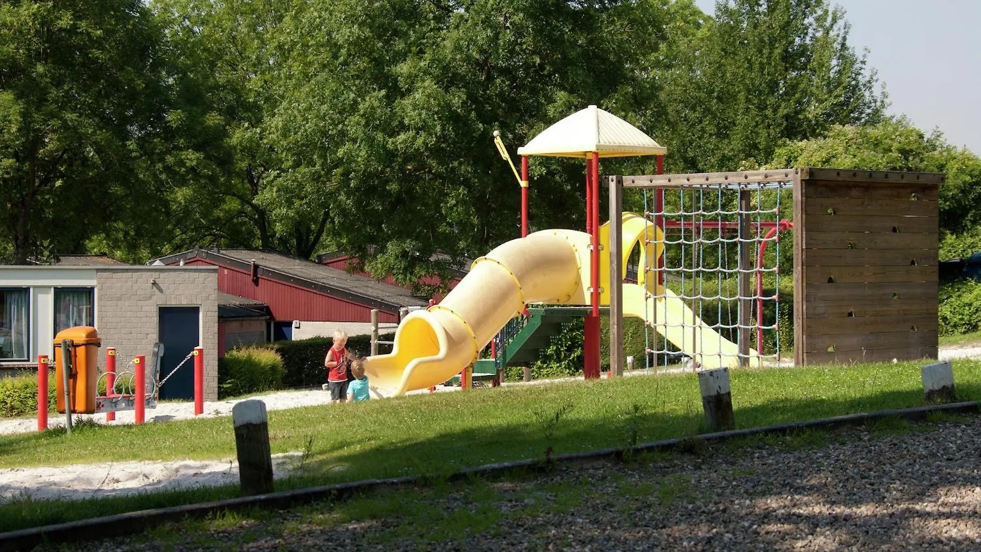 Nice Bungalow With Sauna And Bubble Bath, On A Holiday Park, 4 Km Valkenburg Walem Holiday home